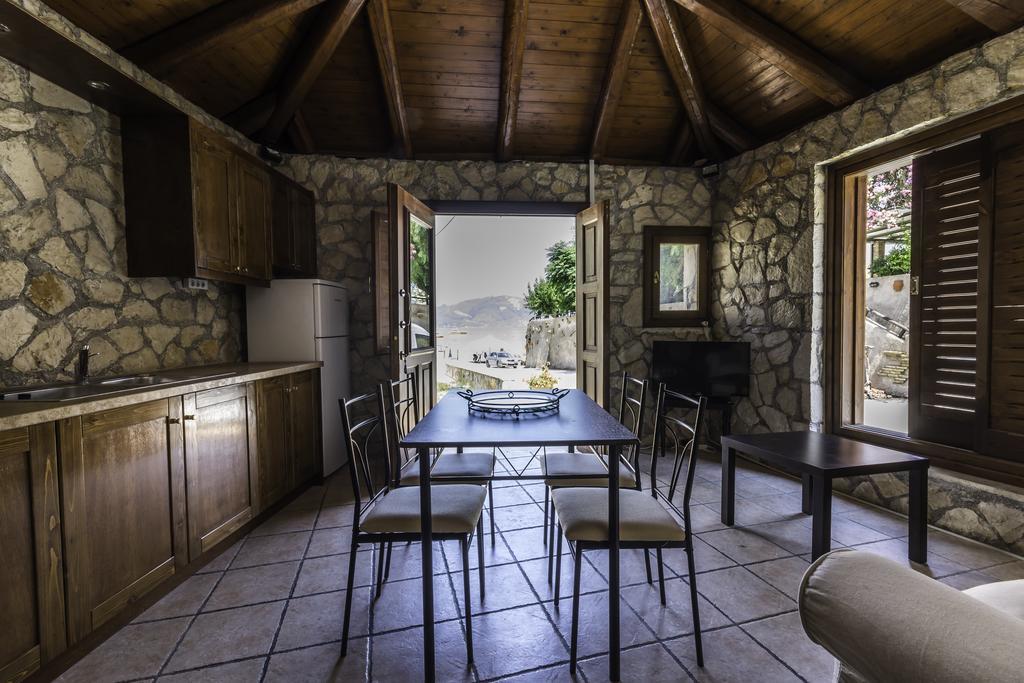 Villa αggi's *